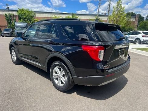 Used 2023 Ford Explorer XLT w/ Equipment Group 202A AWD/4WD image 7
