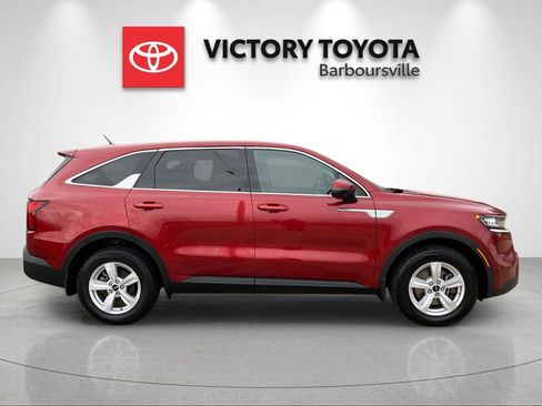 Used 2023 Kia Sorento LX image 6