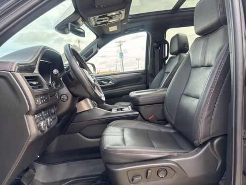 Used 2023 Chevrolet Suburban RST w/ Luxury Package image 2