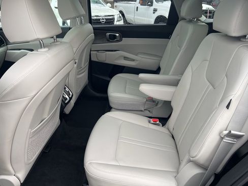 Certified 2025 Kia Sorento X-Line EX image 9