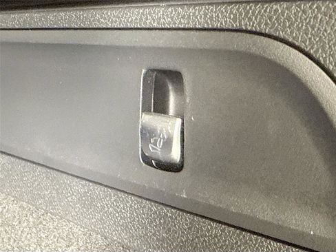 Used 2022 Mercedes-Benz GLC 43 AMG 4MATIC image 40