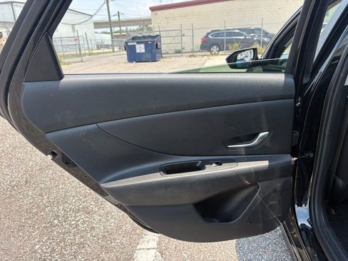 Used 2024 Hyundai Elantra SEL FWD image 12