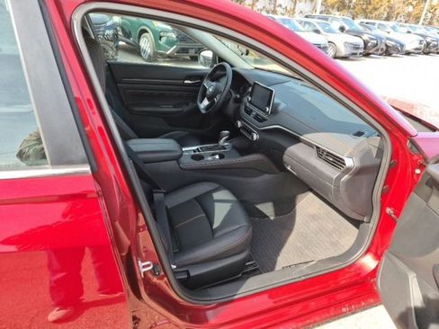 Used 2021 Nissan Altima 2.5 SR w/ SR Premium Package image 11