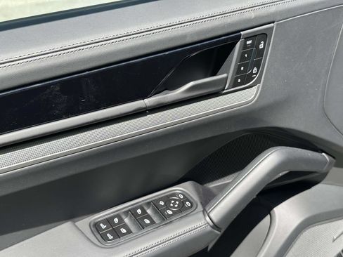 Used 2026 Porsche Cayenne Coupe AWD/4WD image 18