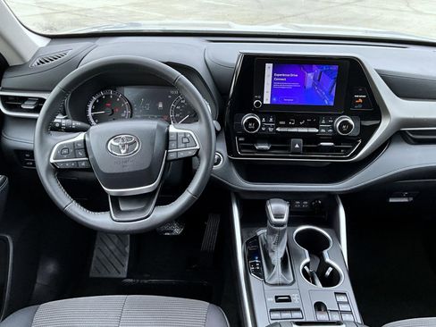 Used 2024 Toyota Highlander LE image 13