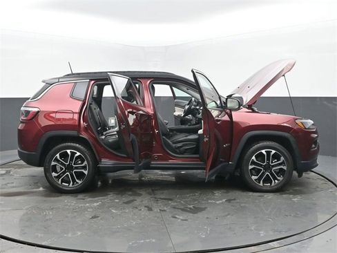 Used 2022 Jeep Compass Limited image 57