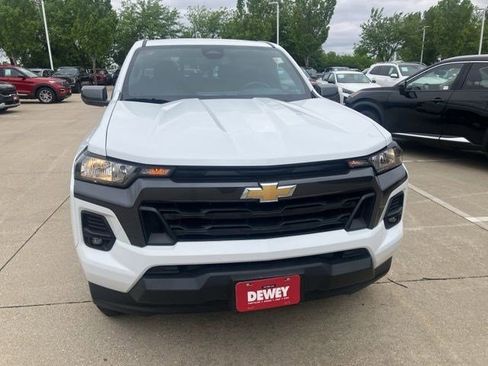 Used 2023 Chevrolet Colorado LT w/ LT Convenience Package II AWD/4WD image 2