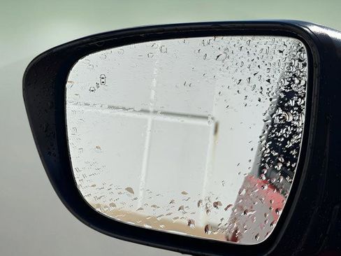 Used 2025 Nissan Frontier PRO-4X image 11