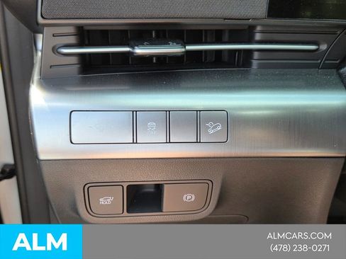 Used 2025 Hyundai Kona Limited FWD image 33
