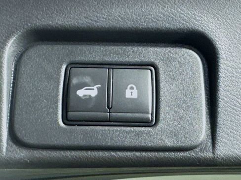 Used 2023 Nissan Rogue SL w/ SL Premium Package image 32