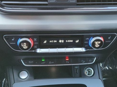 Used 2024 Audi Q5 e Premium Plus w/ Premium Plus Package image 24