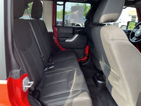 Used 2014 Jeep Wrangler Unlimited Sahara w/ Connectivity Group AWD/4WD image 34