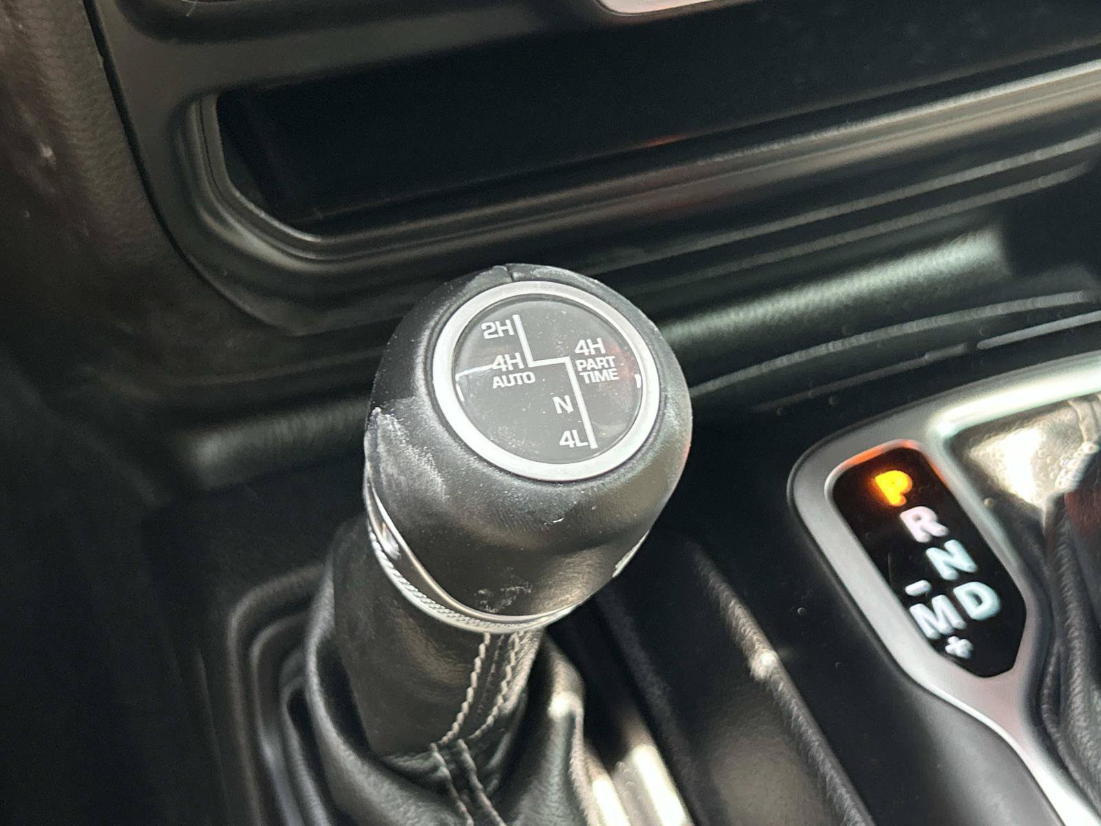 Used 2019 Jeep Wrangler Unlimited Sahara AWD/4WD image 38