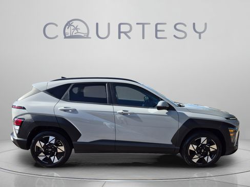 Used 2025 Hyundai Kona SEL FWD image 6
