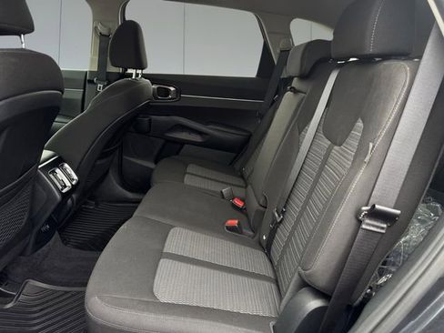 Used 2024 Kia Sorento LX FWD image 9