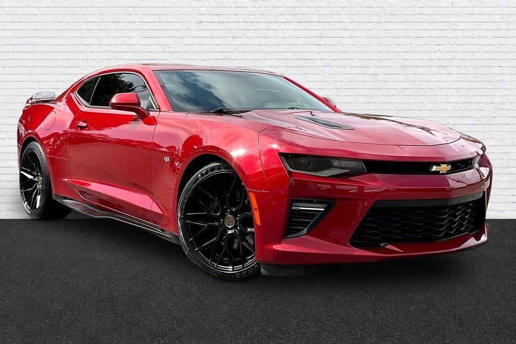 Used 2016 Chevrolet Camaro SS RWD image 3