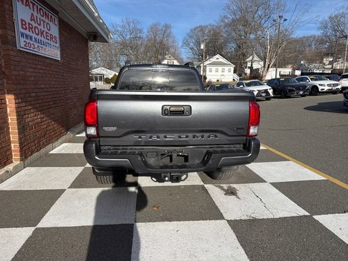 Used 2022 Toyota Tacoma TRD Off-Road image 10