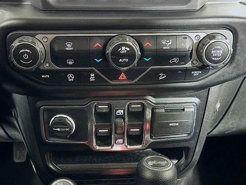 Used 2020 Jeep Wrangler Unlimited Sahara w/ Uconnect 4C Nav & Sound Group image 17