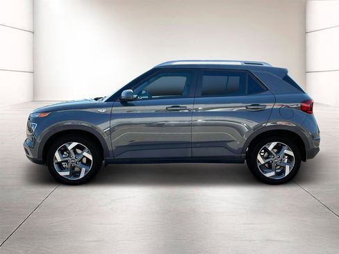 New 2025 Hyundai Venue SEL image 3