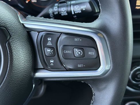 Used 2025 Jeep Wrangler Unlimited Sahara AWD/4WD image 24
