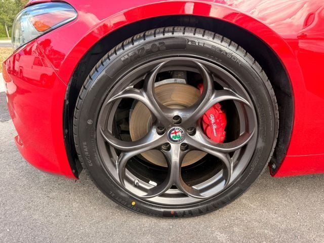 Used 2018 Alfa Romeo Giulia Ti Sport w/ Quick Order Package 22S Sport AWD/4WD image 24