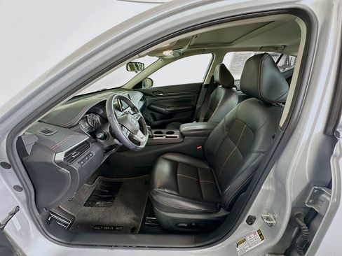 Used 2021 Nissan Altima 2.5 SR w/ SR Premium Package image 13