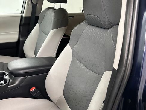 Used 2021 Toyota RAV4 XLE w/ Convenience Package AWD/4WD image 13