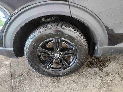 Used 2020 Ford Explorer XLT w/ Equipment Group 202A AWD/4WD image 39