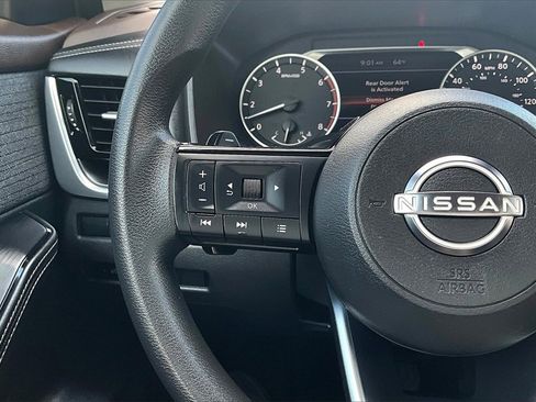 Used 2022 Nissan Rogue SV image 18