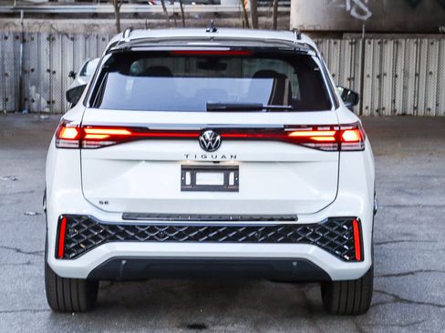 New 2026 Volkswagen Tiguan SE R-Line image 5