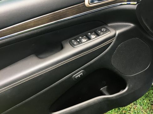 Used 2015 Jeep Grand Cherokee Overland image 11