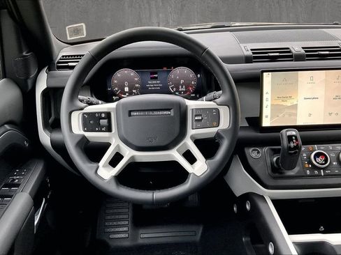 Used 2025 Land Rover Defender 130 X-Dynamic SE AWD/4WD image 8