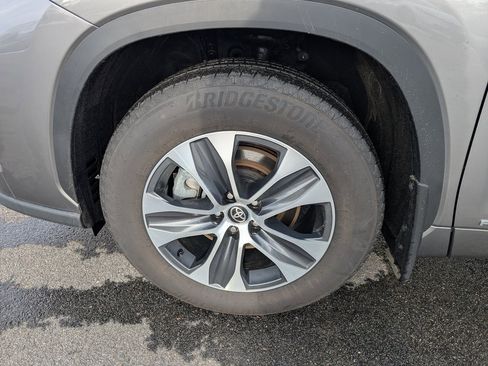 Used 2026 Toyota Highlander XLE image 12