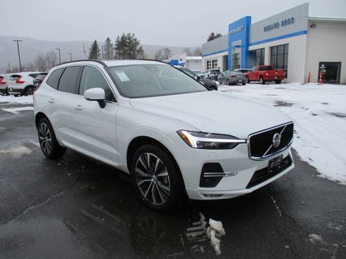 Certified 2022 Volvo XC60 B5 Momentum w/ Climate Package image 3
