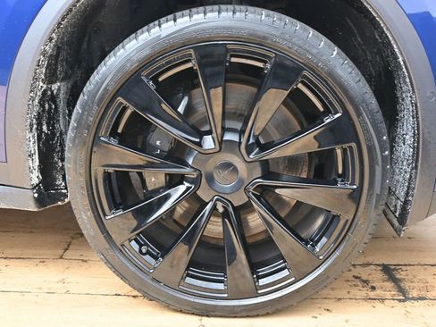 Used 2022 Tesla Model X image 46