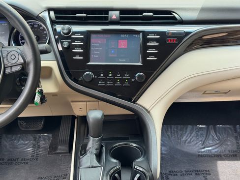 Used 2019 Toyota Camry LE FWD image 21