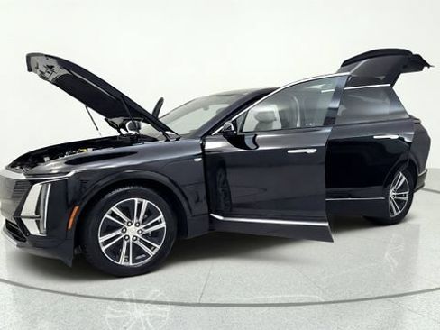 Used 2025 Cadillac Lyriq Luxury AWD/4WD image 14