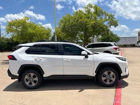 Used 2025 Toyota RAV4 XLE w/ Convenience Package FWD image 4
