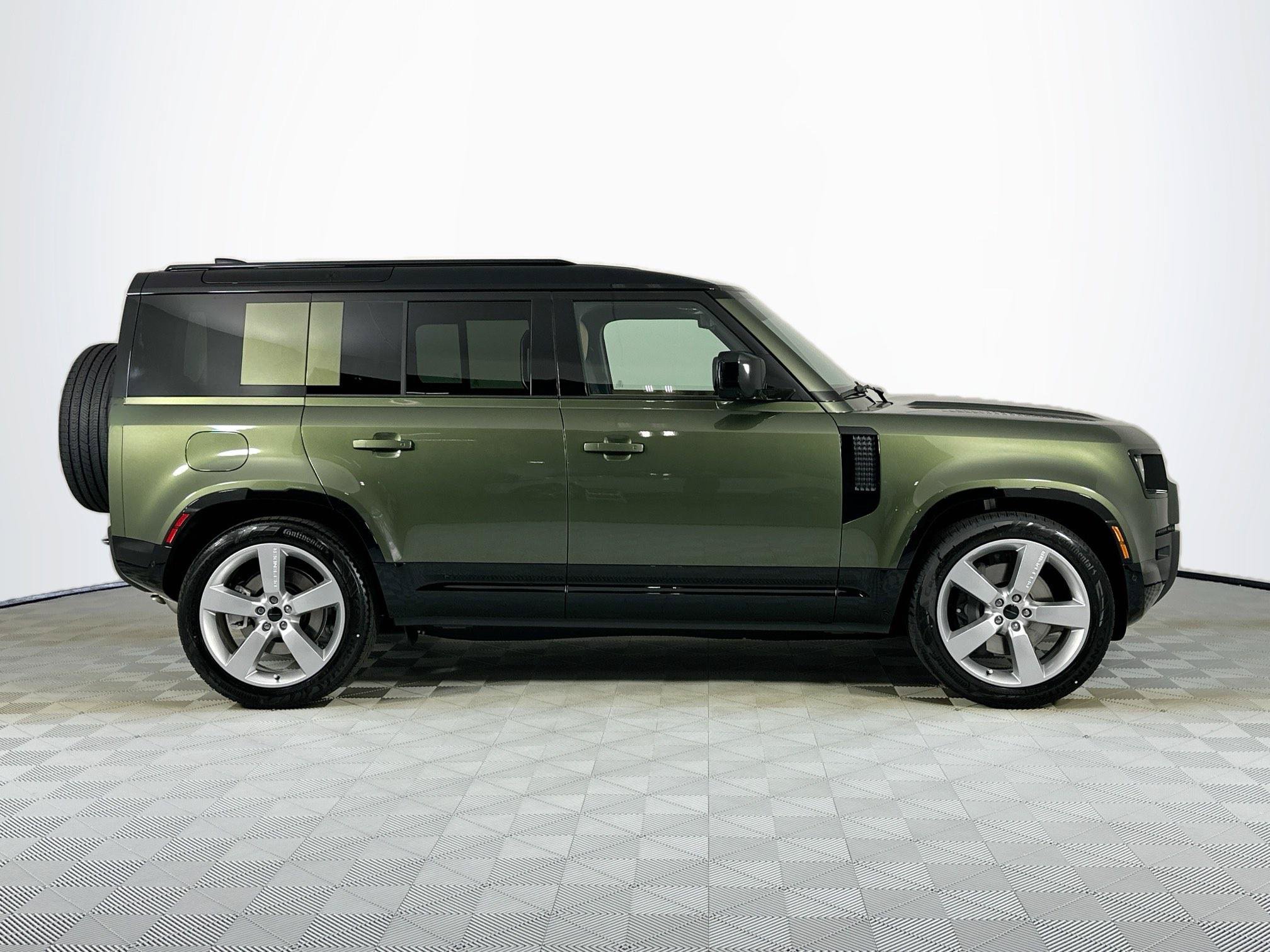 New 2026 Land Rover Defender 110 X-Dynamic SE AWD/4WD image 4