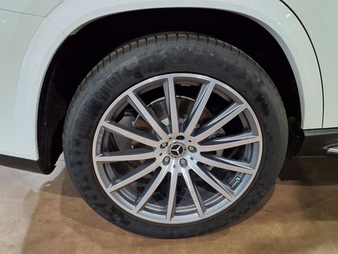 Used 2023 Mercedes-Benz GLS 580 4MATIC image 8