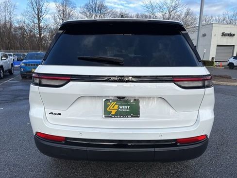 Certified 2024 Jeep Grand Cherokee Altitude image 20