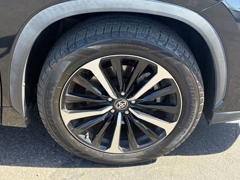Used 2021 Toyota Highlander XSE FWD image 5