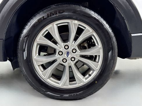 Used 2023 Ford Explorer Limited w/ Equipment Group 301A AWD/4WD image 11