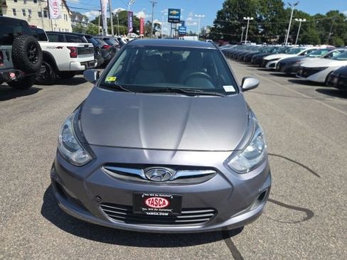 Used 2014 Hyundai Accent GLS FWD image 2