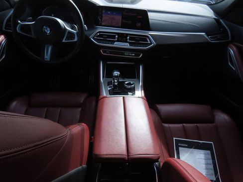 Used 2022 BMW X6 xDrive40i w/ M Sport Package image 9