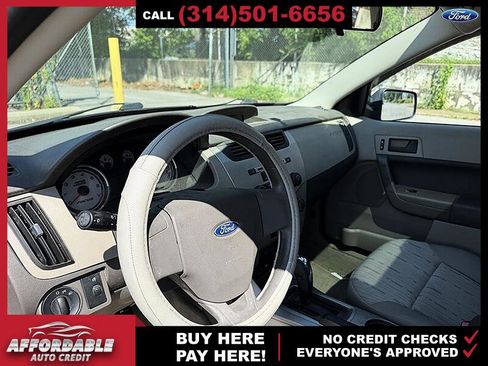 Used 2010 Ford Focus SE FWD image 6