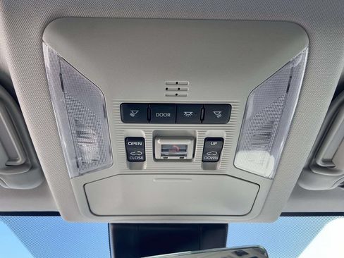 Used 2025 Toyota RAV4 XLE FWD image 15