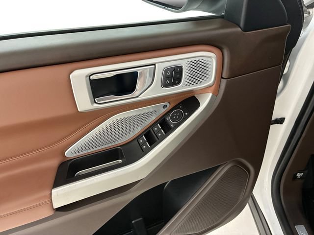 Used 2022 Ford Explorer King Ranch w/ Technology Package AWD/4WD image 13