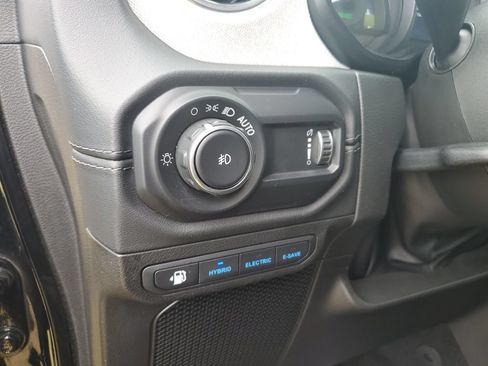 Used 2024 Jeep Wrangler Unlimited Sahara AWD/4WD image 23