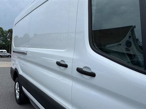 Used 2023 Ford E-Transit Medium Roof RWD image 23